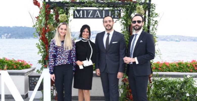 Mizalle’nin Four Seasons Otel’de hakikatleşen davete iş ve toplum yaşamının ünlü adları katıldı Mizalle’nin Four Seasons Otel’de hakikatleşen davete iş ve toplum yaşamının ünlü adları katıldı