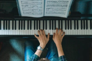 Müzik aleti çalmak nasıl bilinir piyano yeni başlayanlar için uygun! Müzik aleti çalmak nasıl bilinir piyano yeni başlayanlar için uygun!