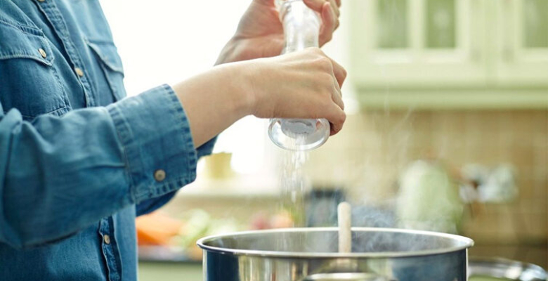 Tuzun zararları nelerdir sağlığı nasıl etkiler dikkat edilmesi gereken noktalar nelerdir? Tuzun zararları nelerdir sağlığı nasıl etkiler dikkat edilmesi gereken noktalar nelerdir?