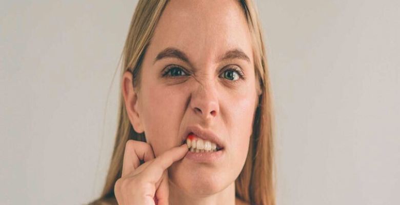 B12 vitamini eksikliği neden olur diş eti kanaması en önemli belirtisi! B12 vitamini eksikliği neden olur diş eti kanaması en önemli belirtisi!