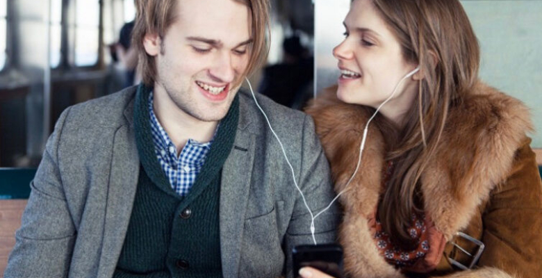 Kulaklık kullanmanın zararları tehlike saçıyor!  Kulaklık kullanmanın zararları tehlike saçıyor!