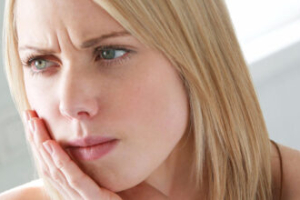 Dişleriniz sızlıyorsa sebebi diş beyazlatma işlemi olabilir Dişleriniz sızlıyorsa sebebi diş beyazlatma işlemi olabilir