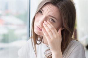 Baharda göz alerjisi belirtileri ve tedavi yöntemleri nelerdir? Baharda göz alerjisi belirtileri ve tedavi yöntemleri nelerdir?