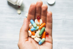 Bilinçsiz ilaç kullanımının zararları mutlaka doktora gidilmesi gereken haller Bilinçsiz ilaç kullanımının zararları mutlaka doktora gidilmesi gereken haller